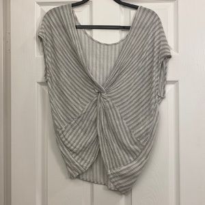 Knotted T-Shirt. Size S.